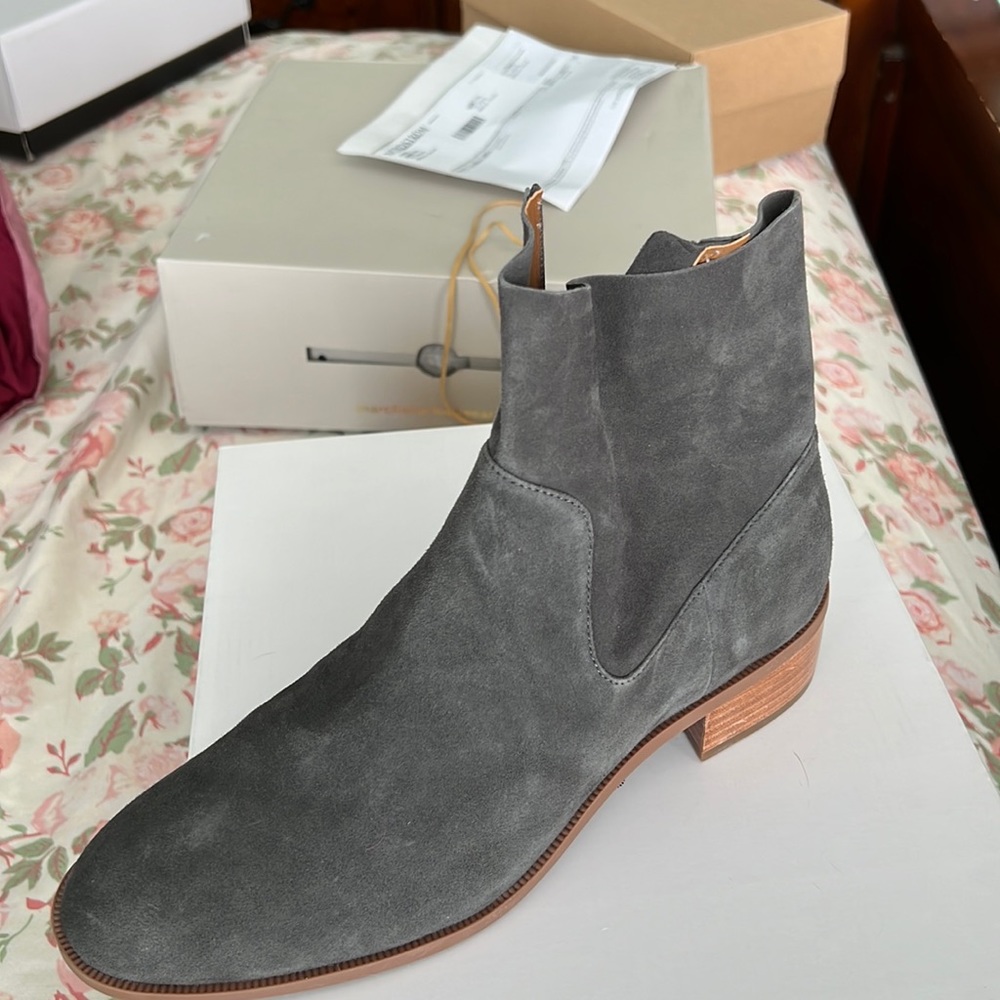 C.A.S.L.ON Gray Charcoal Brand new never worn